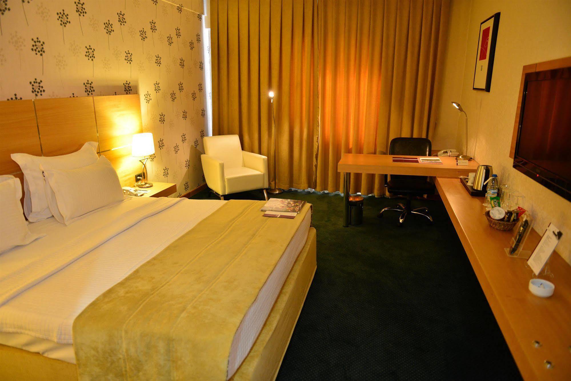 Anemon Grand Manisa Otel Exterior foto